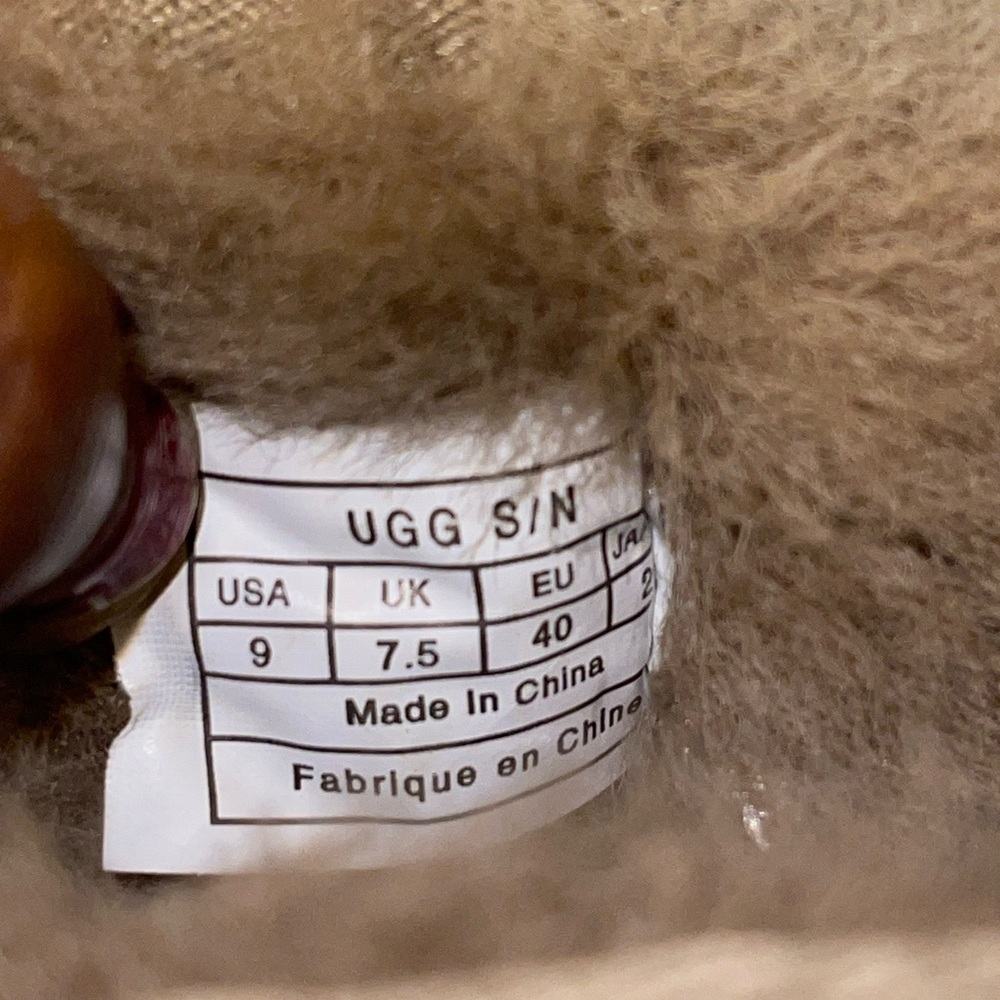 UGG Women's Suede Ankle Boots size 9 - Picture 8 of 9